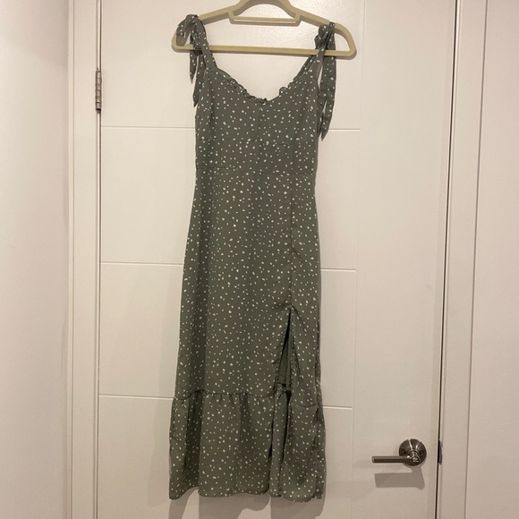 Abercrombie & Fitch Dresses & Skirts - Olive Green Abercrombie Midi dress with Tie Straps